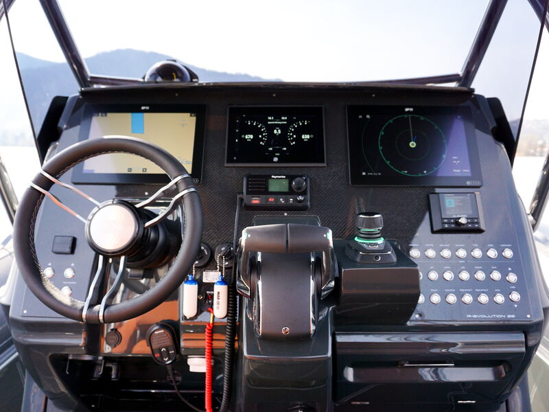 R-Evolution 35