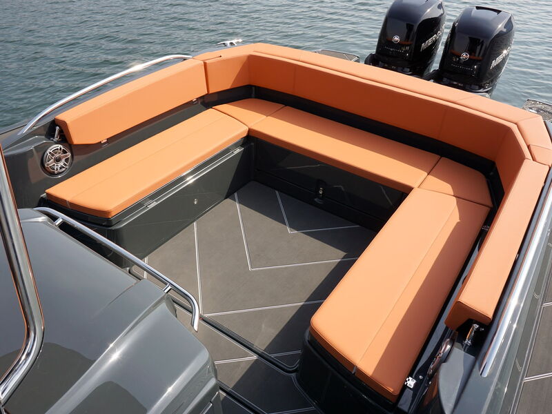R-Evolution 35
