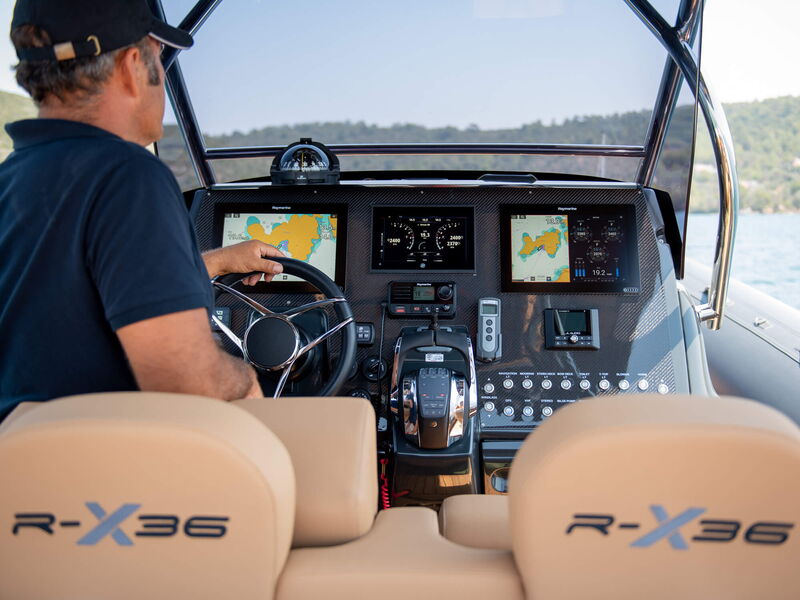 R-Evolution 36