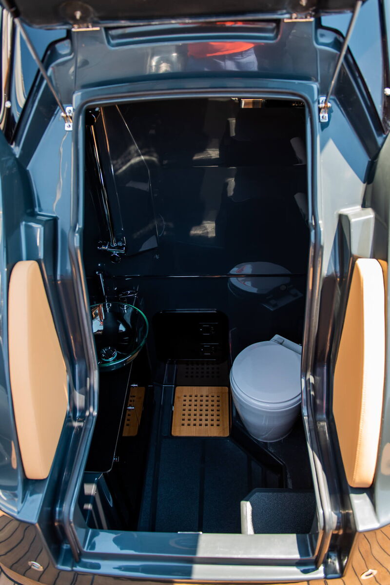 R-Evolution 36