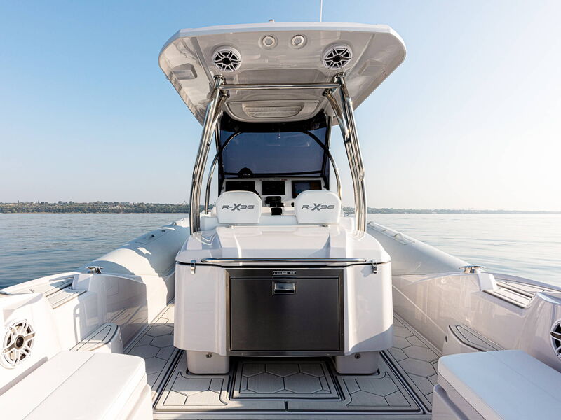 R-Evolution 36