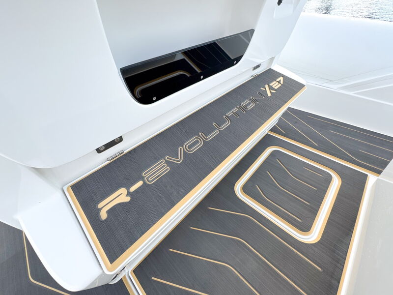 R-Evolution X27